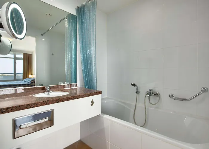 Nh Atlantic Hotel 4*